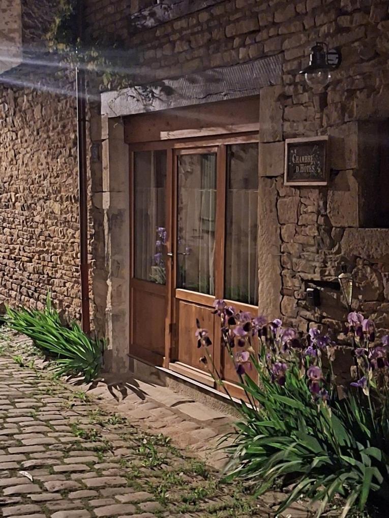 Chambre Les Marguerites Cluny Exterior photo